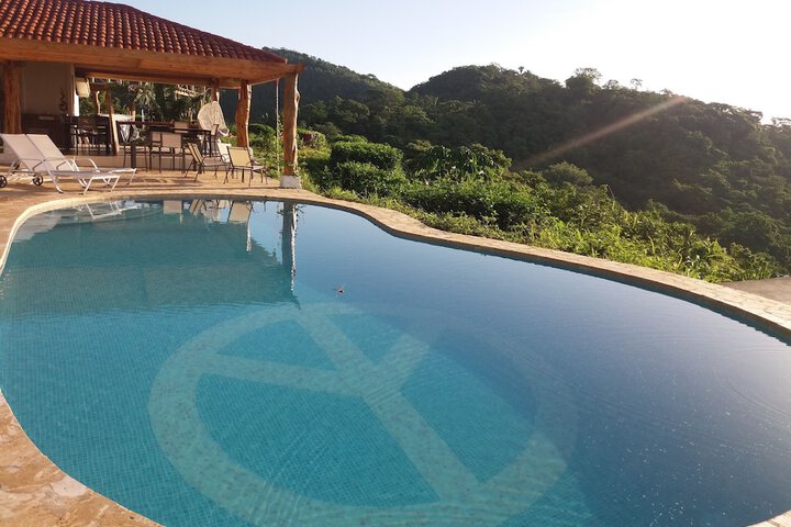 Hotel Peace & Lodge in Puerto Carrillo
