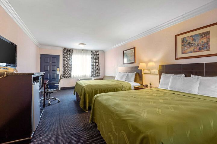 2 Double Beds (6 of 17)