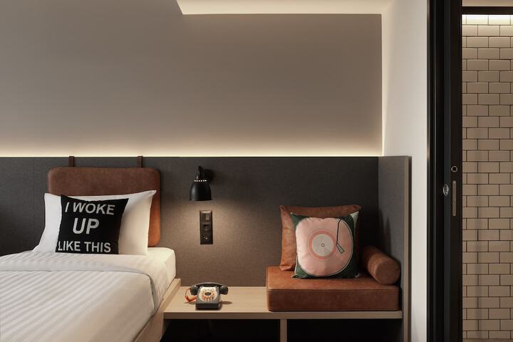 Room 17 of 49