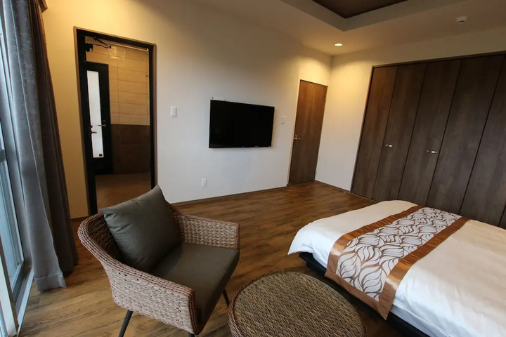 Room 6 of 22