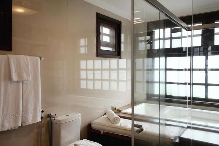 Room 6 of 11