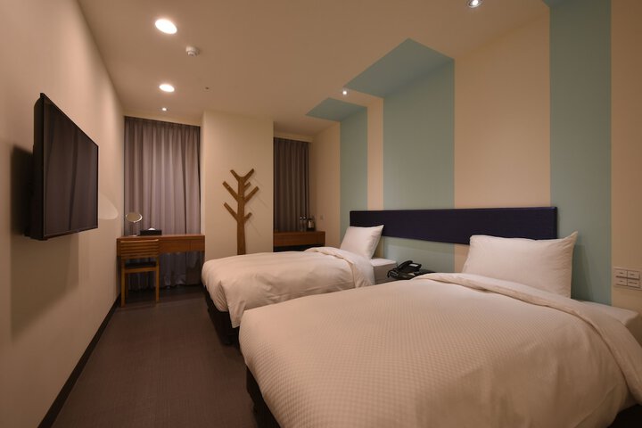 Room 5 of 68