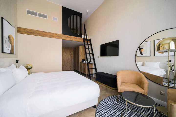 Room 27 of 170