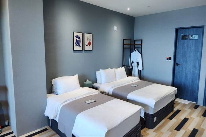Room 32 of 184