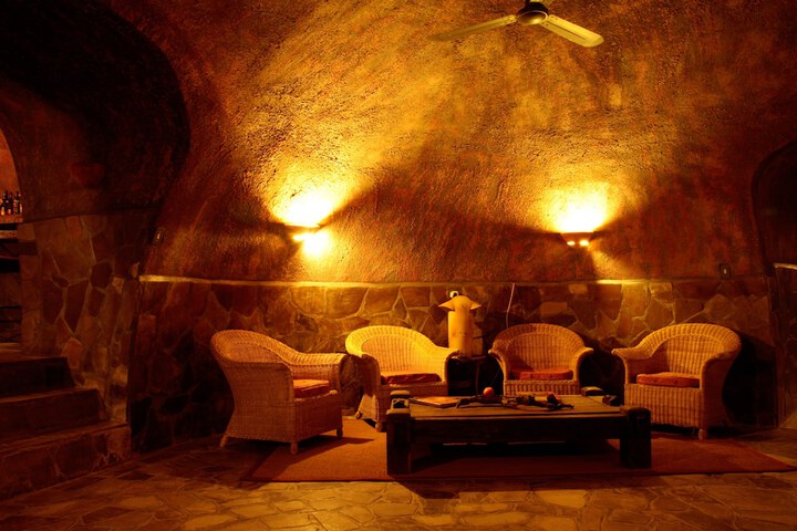 Lounge 26 of 35