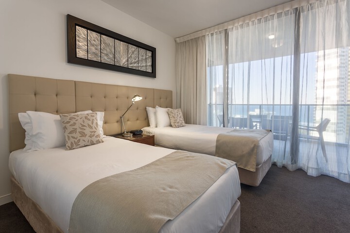Room 3 of 213