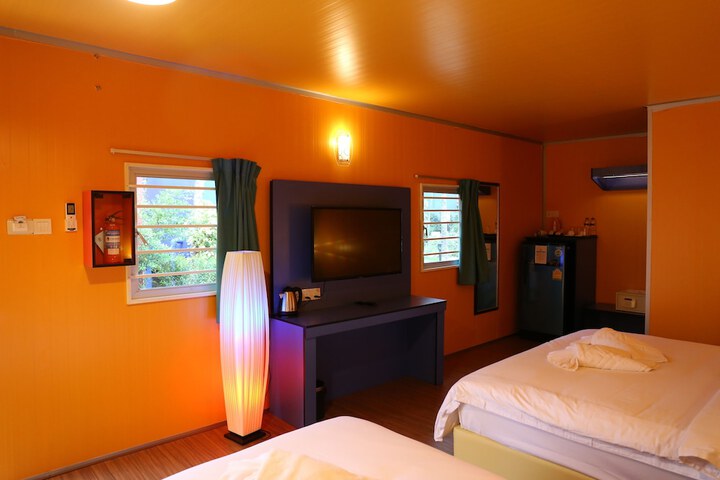 Room 10 of 35