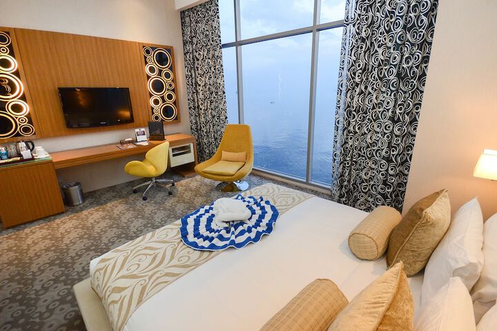 Room 44 of 204