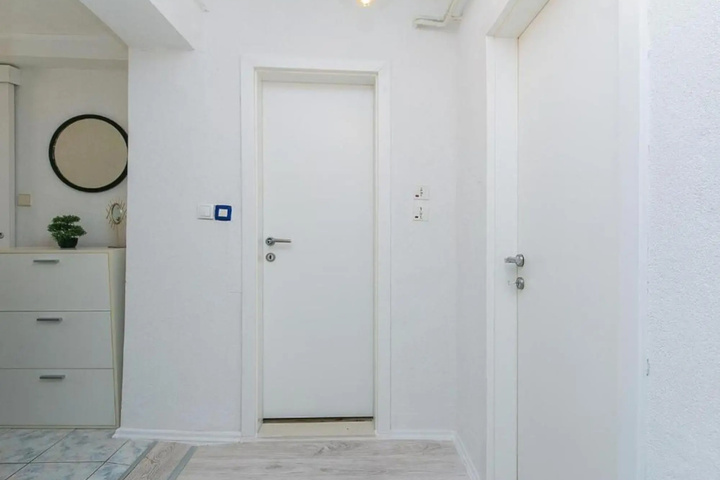 Room 10 of 24