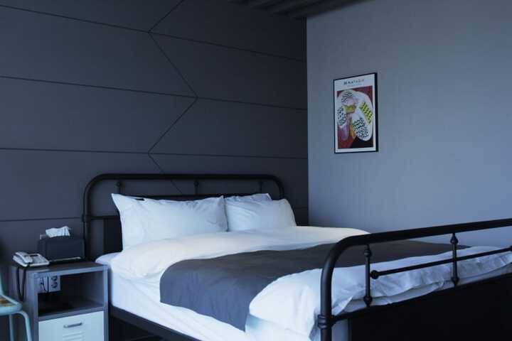 Room 48 of 184