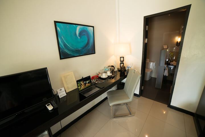 Room 8 of 42