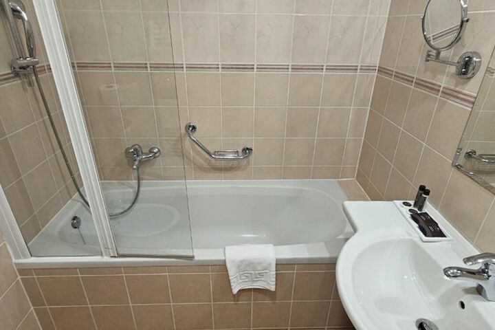 Room 44 of 128