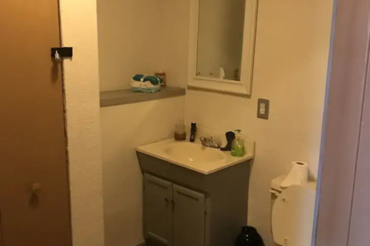 Room 6 of 16