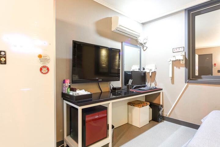 Room 42 of 118