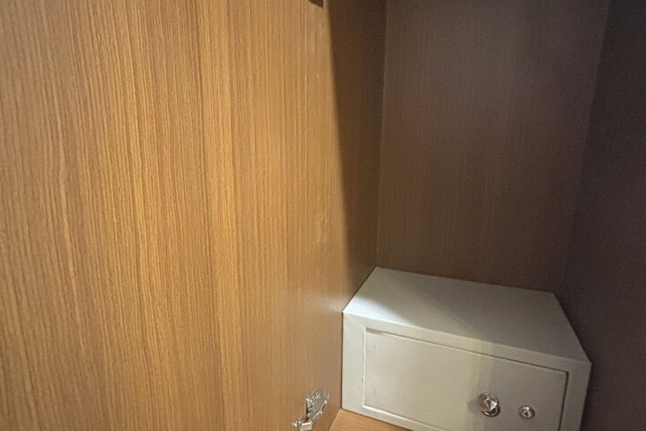 Room 12 of 30