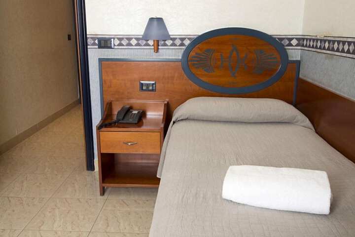 Room 11 of 79