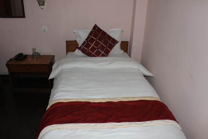 Room 27 of 47