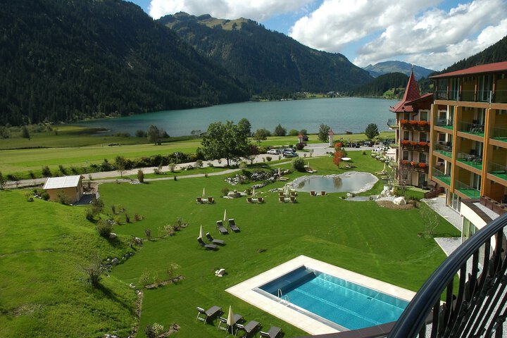 Hotel Exterior 50 of 50