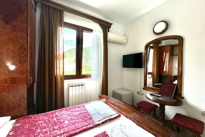 Room 13 of 85