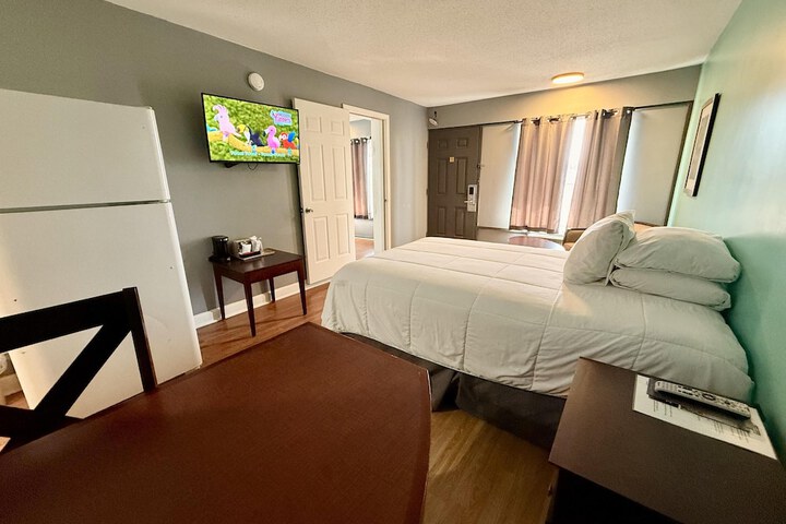 Room 33 of 79
