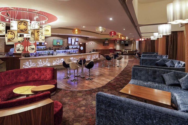 Lounge 61 of 87