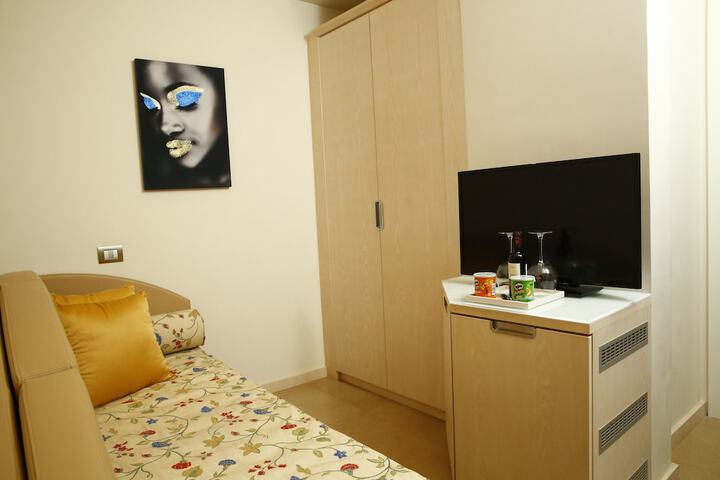 Room 25 of 68