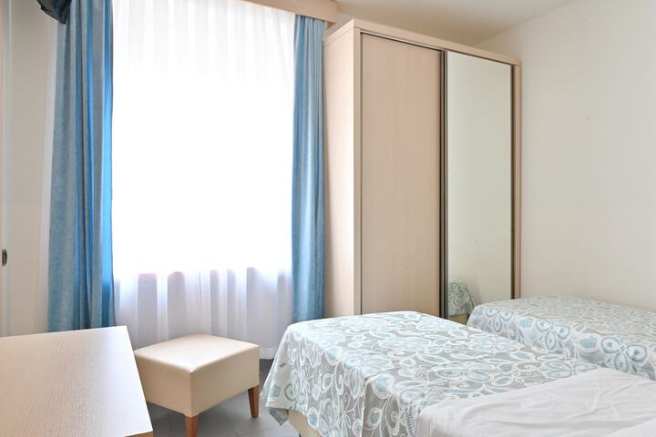 Room 6 of 52