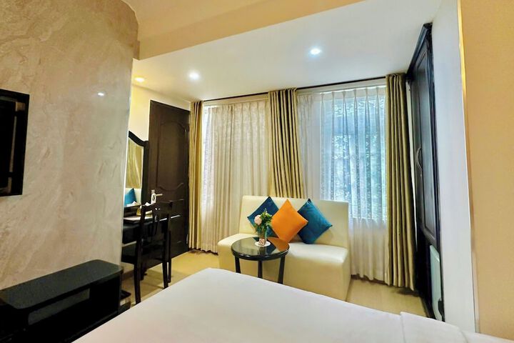 Room 12 of 77