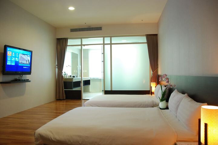 Room 4 of 51