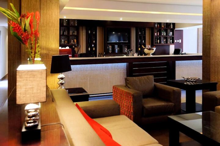 Lounge 42 of 54