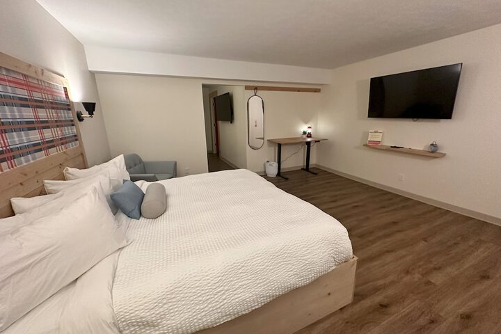 Room 17 of 103