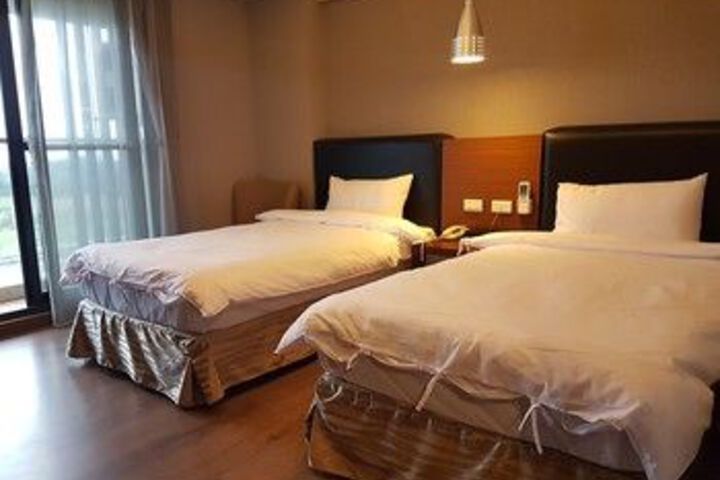 Room 4 of 6