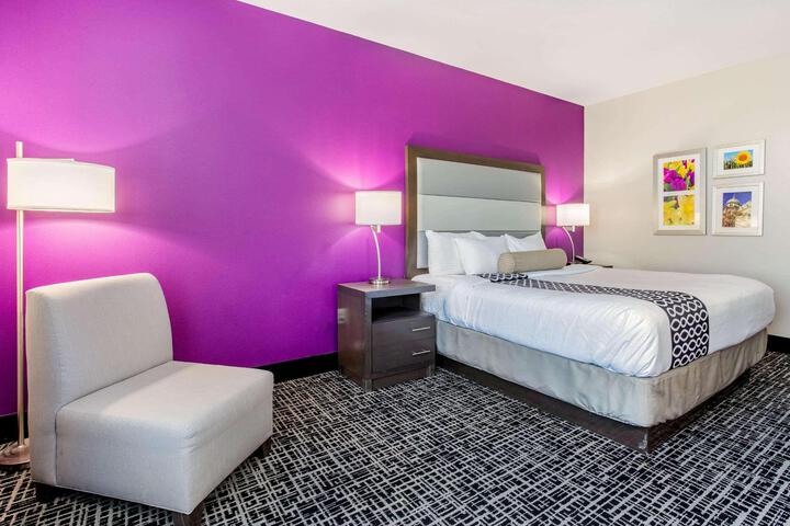1 King Bed (8 of 9)