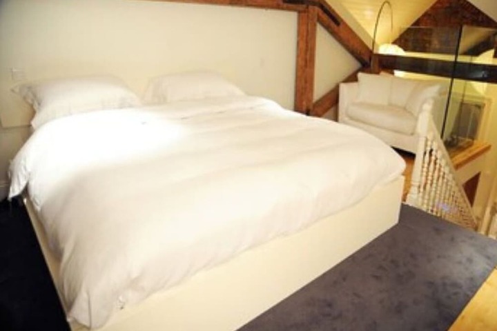Room 5 of 7