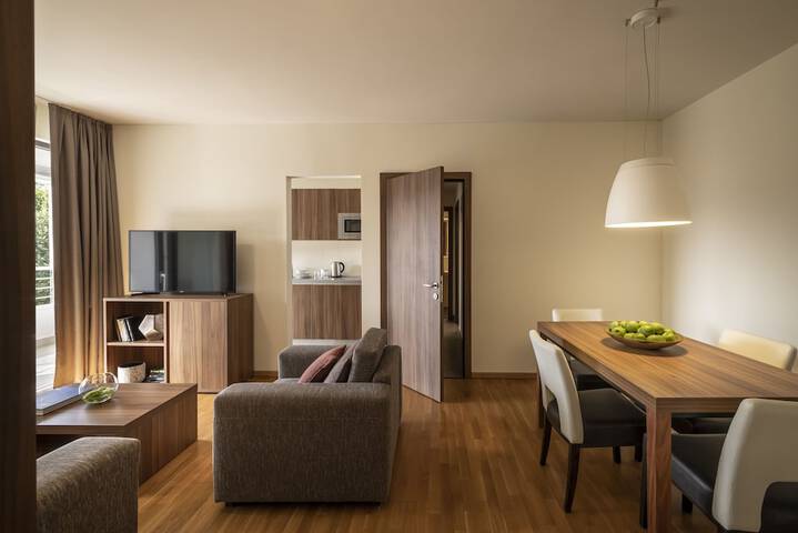 Room 13 of 37