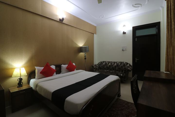 Room 7 of 32