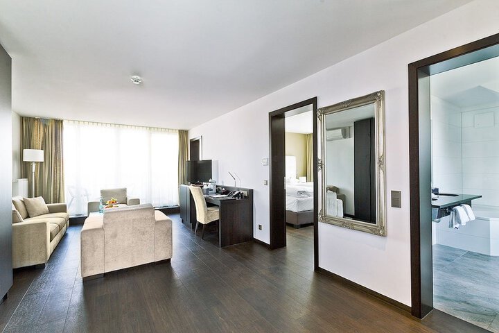 Room 13 of 42
