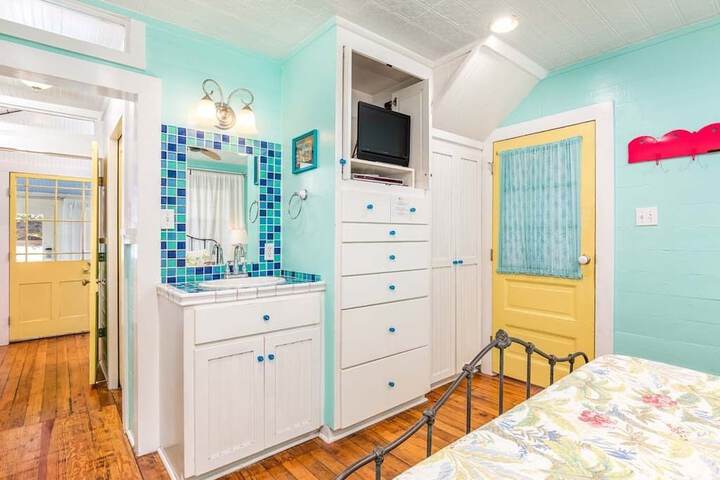 Room 4 of 43