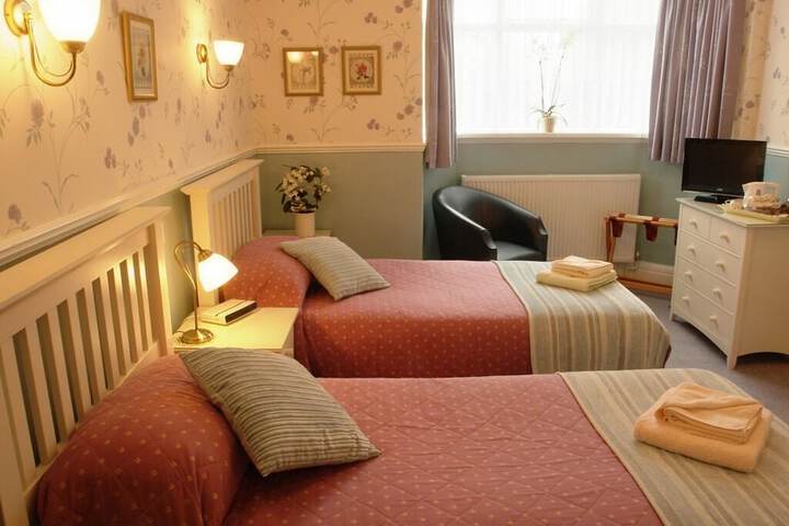 Room 6 of 25