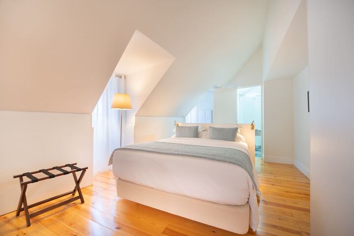 Room 5 of 42