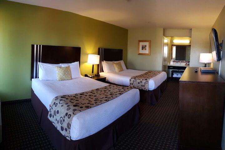 2 Queen Beds Flat Screen Television Microwave and Refrigerator High Speed Internet A (6 of 19)