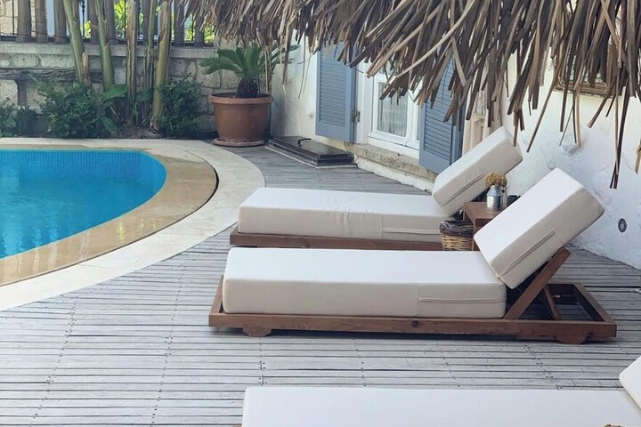 Pool 23 of 29