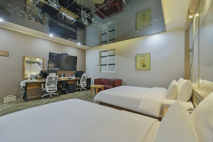 Room 31 of 45