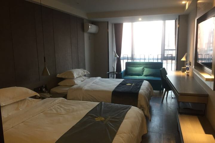 Room 16 of 33