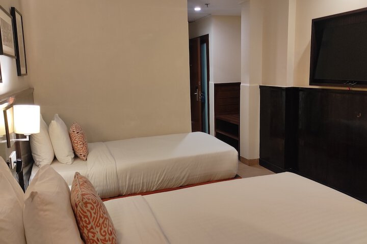 Room 5 of 50
