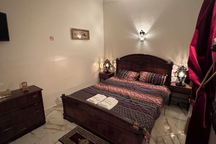 Room 6 of 18