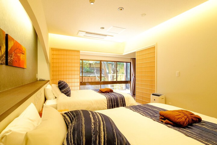 Room 33 of 80