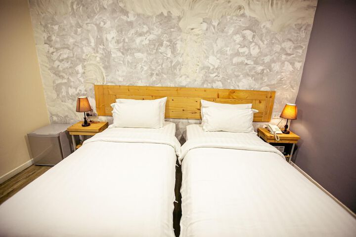 Room 15 of 34