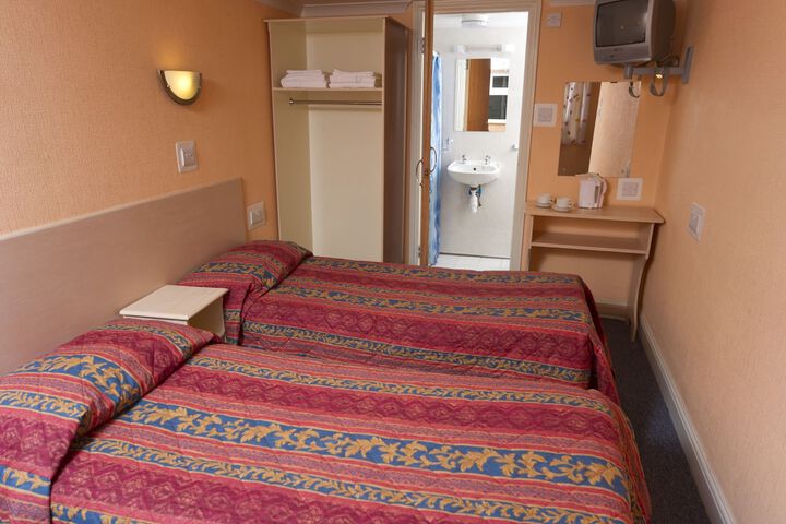 Room 5 of 40