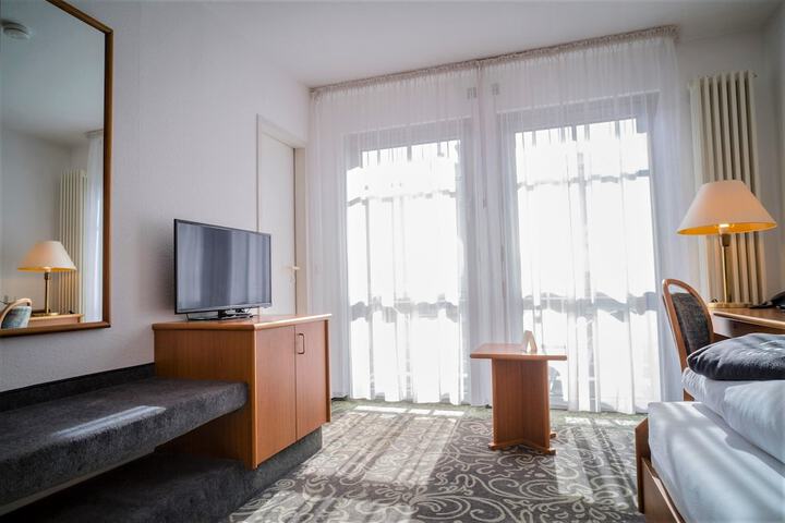 Room 32 of 81